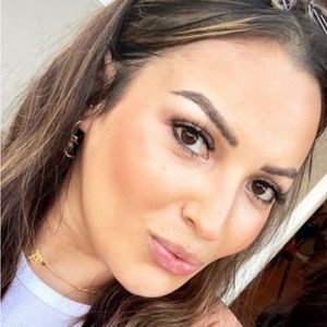 Meet your Posher, Adri